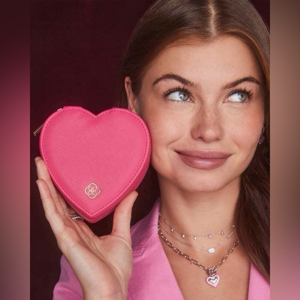 NWT Kendra Scott Heart Jewelry Case in Dark Pink.